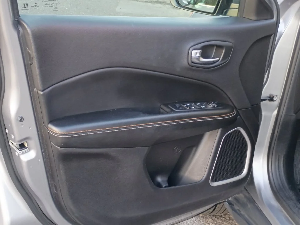 Used 2018 Billet Silver Metallic Clearcoat Jeep Latitude image 15