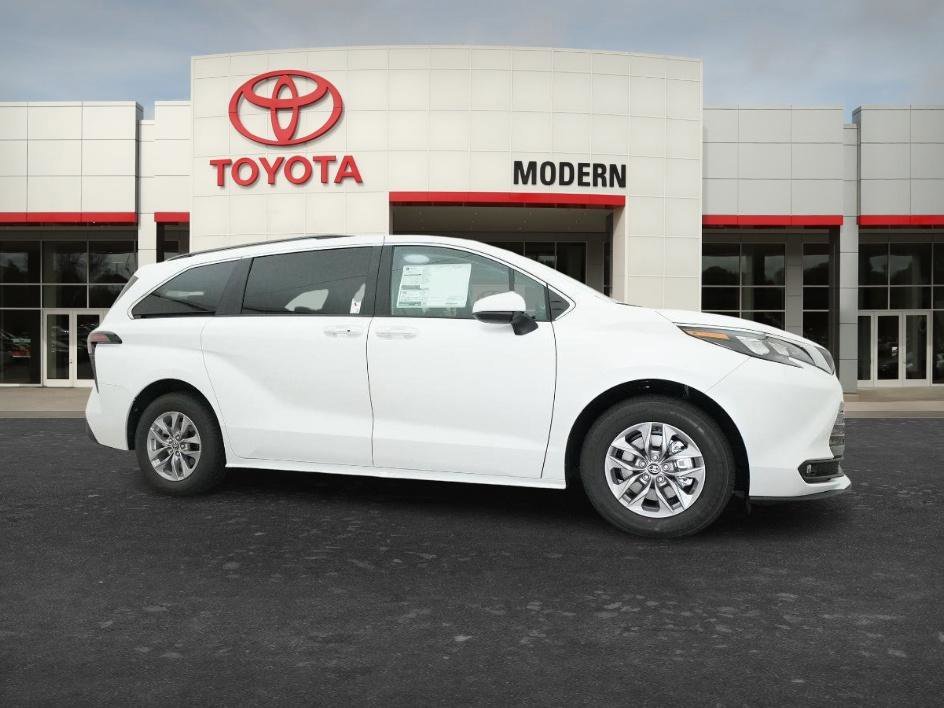 New 2026 Wind Chill Pearl Toyota XLE image 9