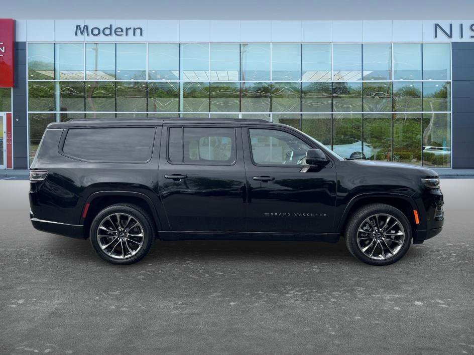 Used 2024 Diamond Black Crystal Pearlcoat Jeep Series II image 6