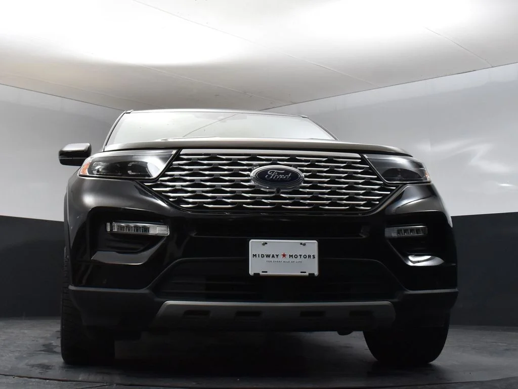 Used 2021 Black Metallic Ford Platinum image 31