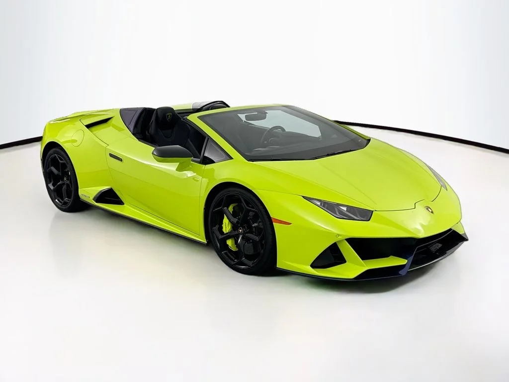 Used 2020  Lamborghini  image 3