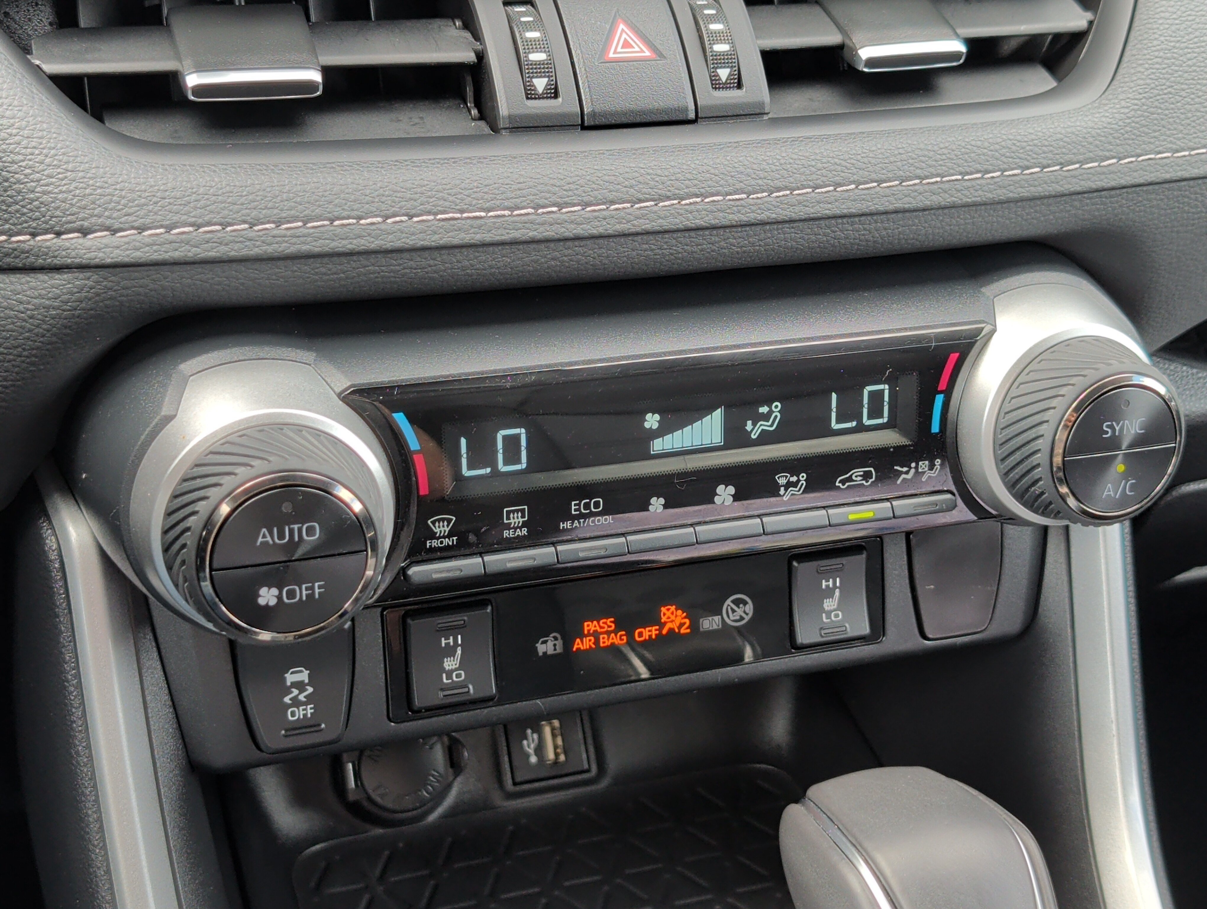 Used 2024 Magnetic Gray Metallic Toyota Hybrid XLE Premium image 23