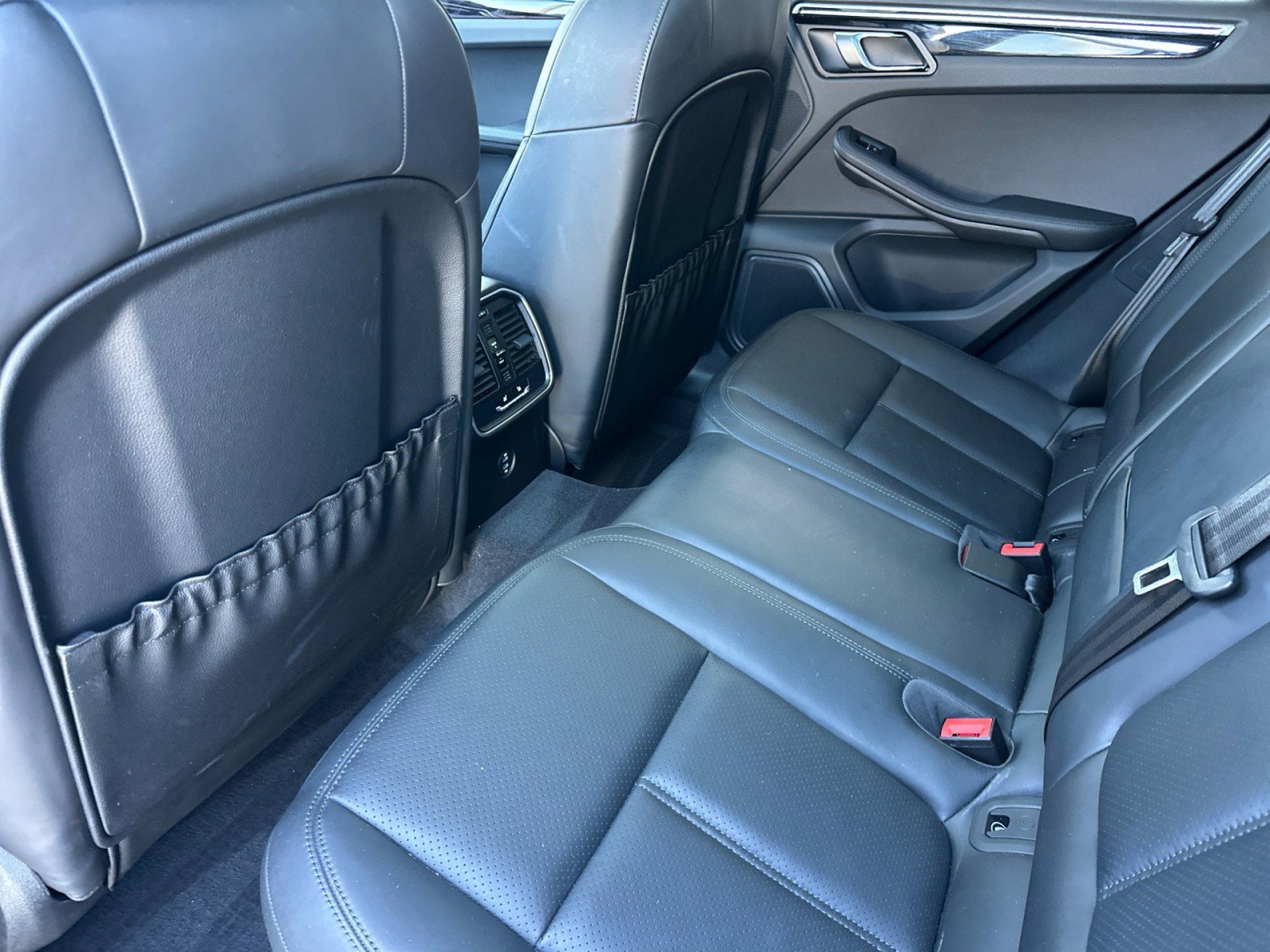 Used 2023 Black Porsche Macan (AWD) image 13