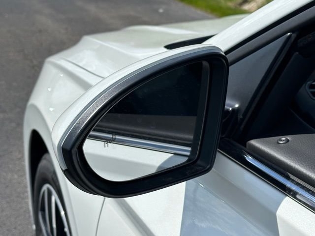 New 2026 Opal White Pearl Volkswagen 1.5T SE image 10