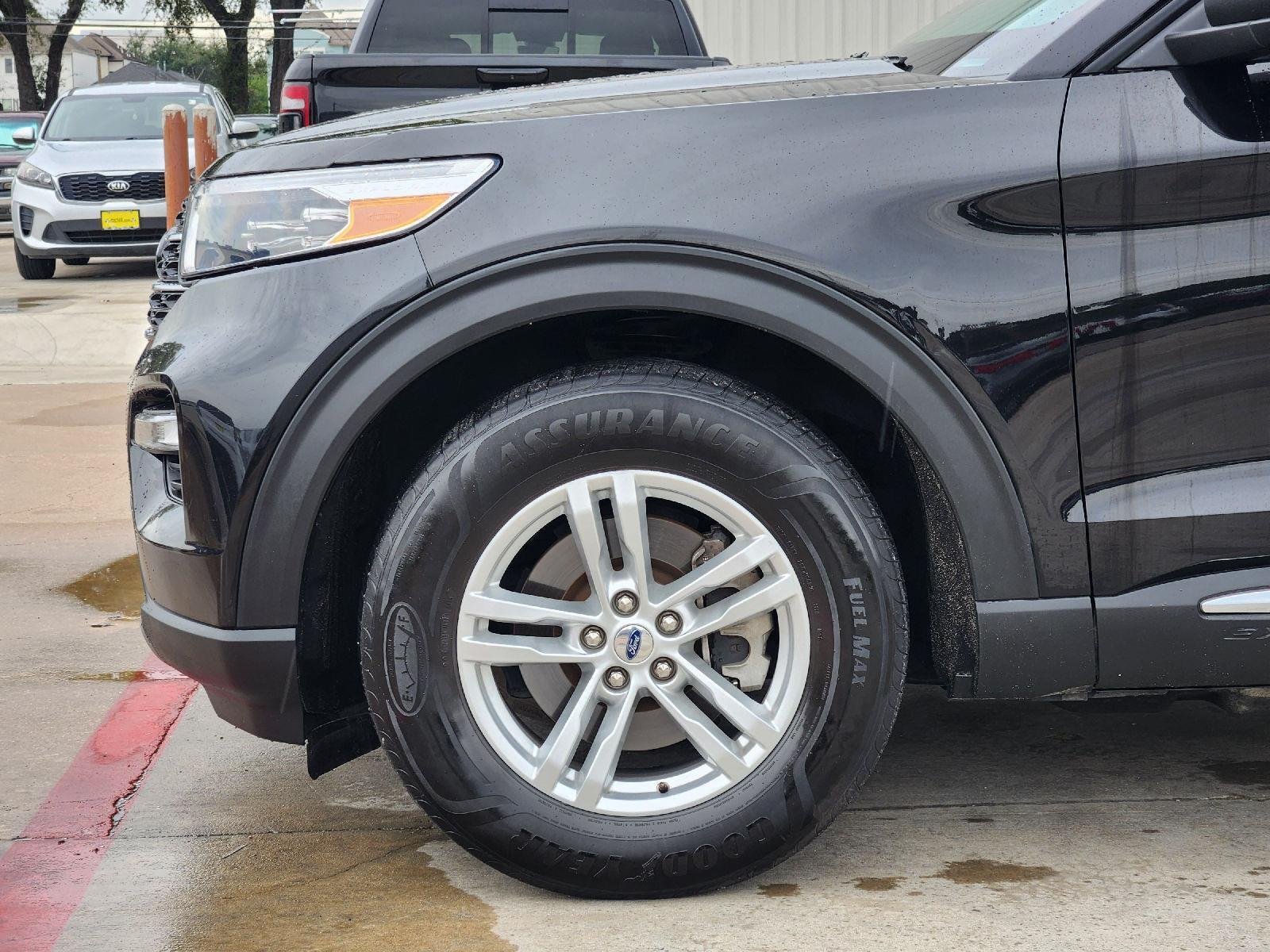 2023 Ford Explorer photo 9 of 34
