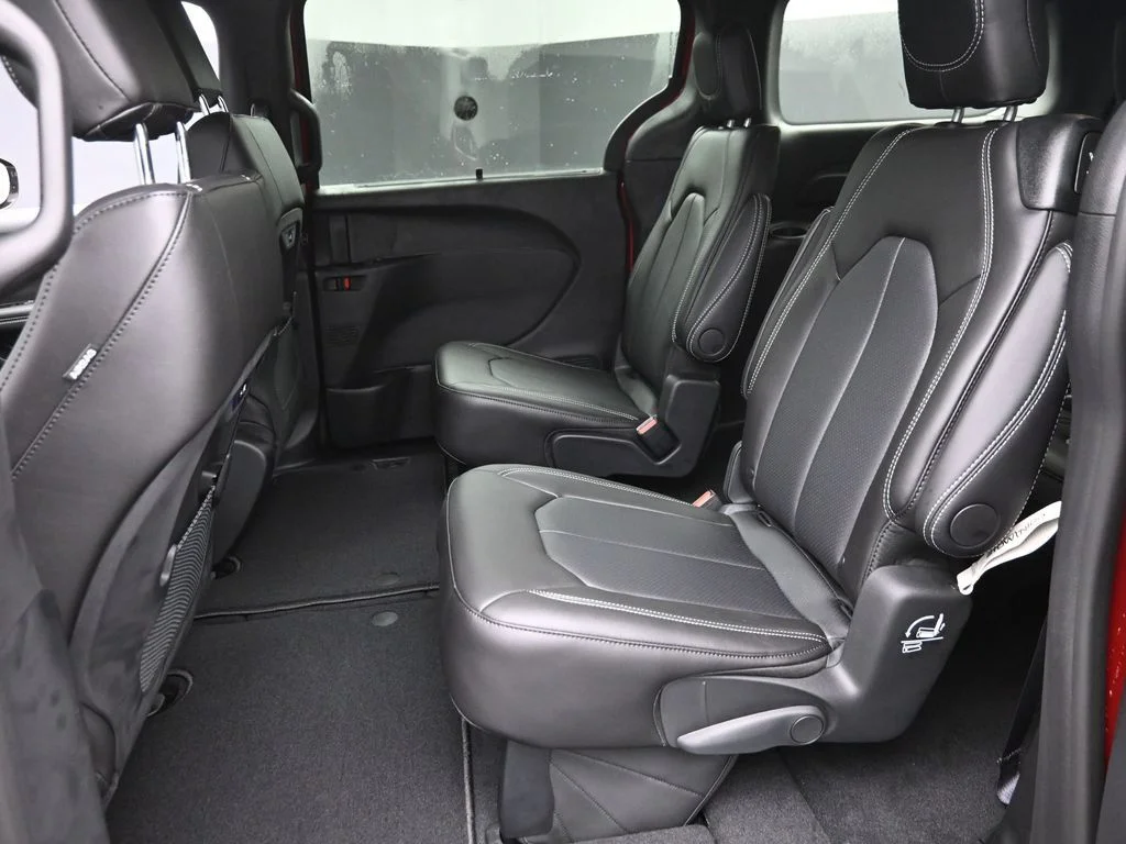 2026 Chrysler Pacifica Select - Photo 16