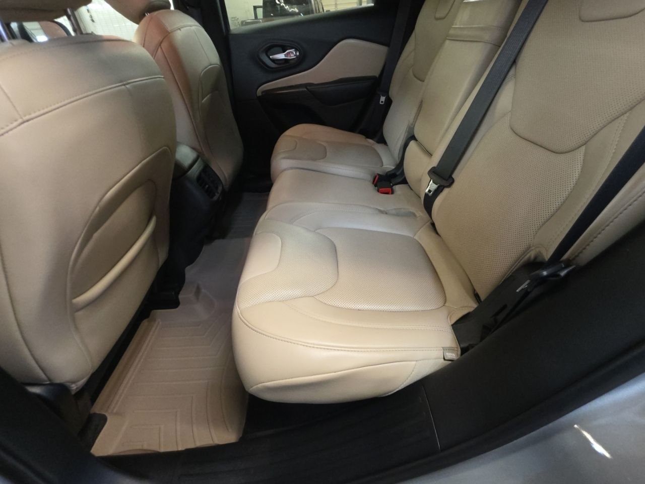 Used 2015 Silver Jeep Limited image 16