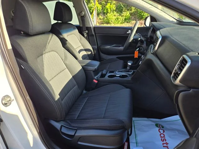 Used 2022 White Kia LX image 22