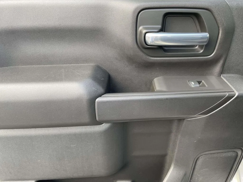 Used 2021 SILVER ICE METALLIC Chevrolet LT image 15
