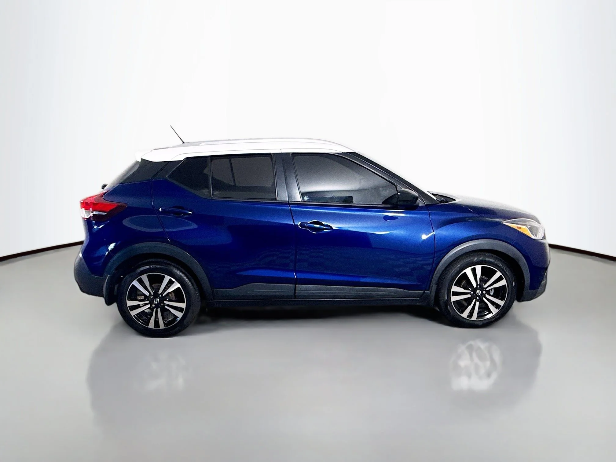 Used 2020 Deep Blue Pearl/Fresh Powder Nissan SV image 8