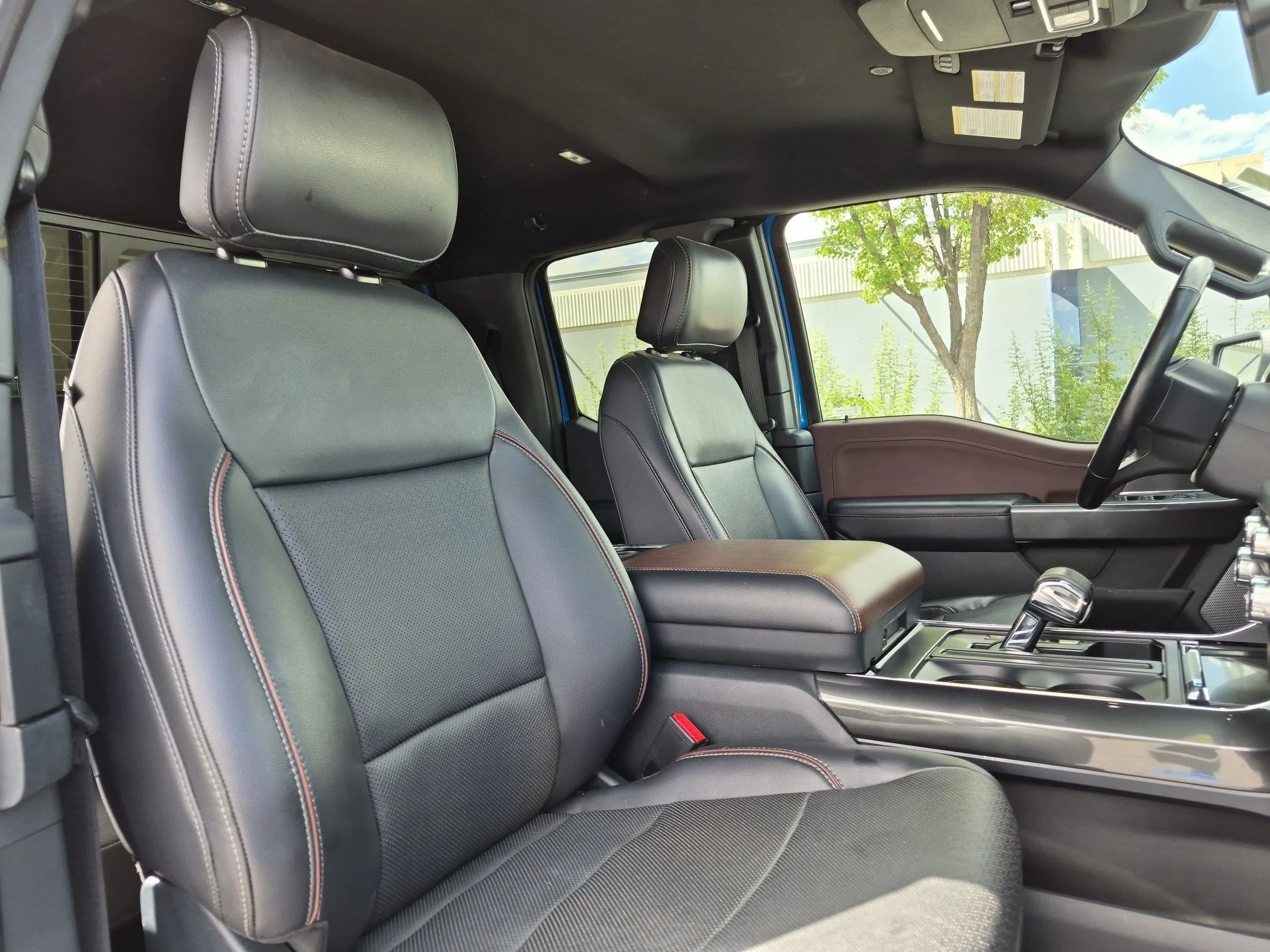 Used 2021 Blue Metallic Ford LARIAT image 29