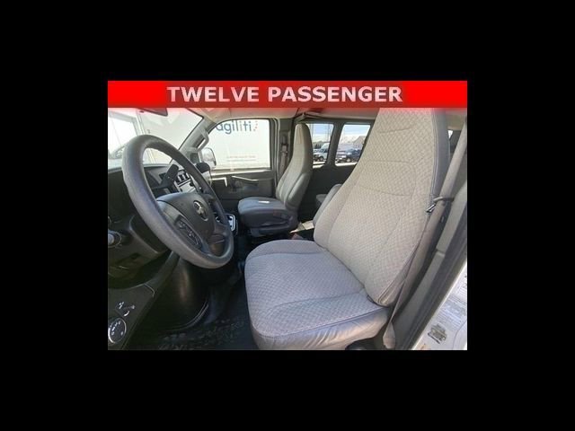 2022 Chevrolet Express Passenger LS - Photo 10
