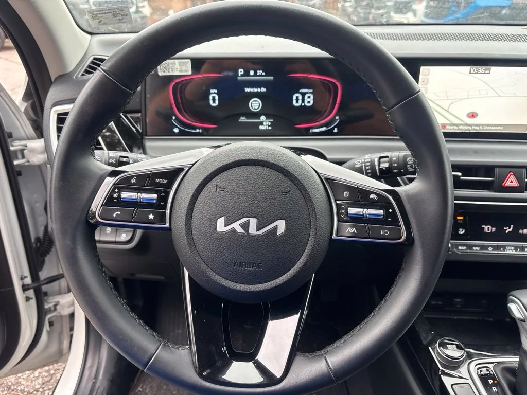 Used 2025 White Kia S image 12