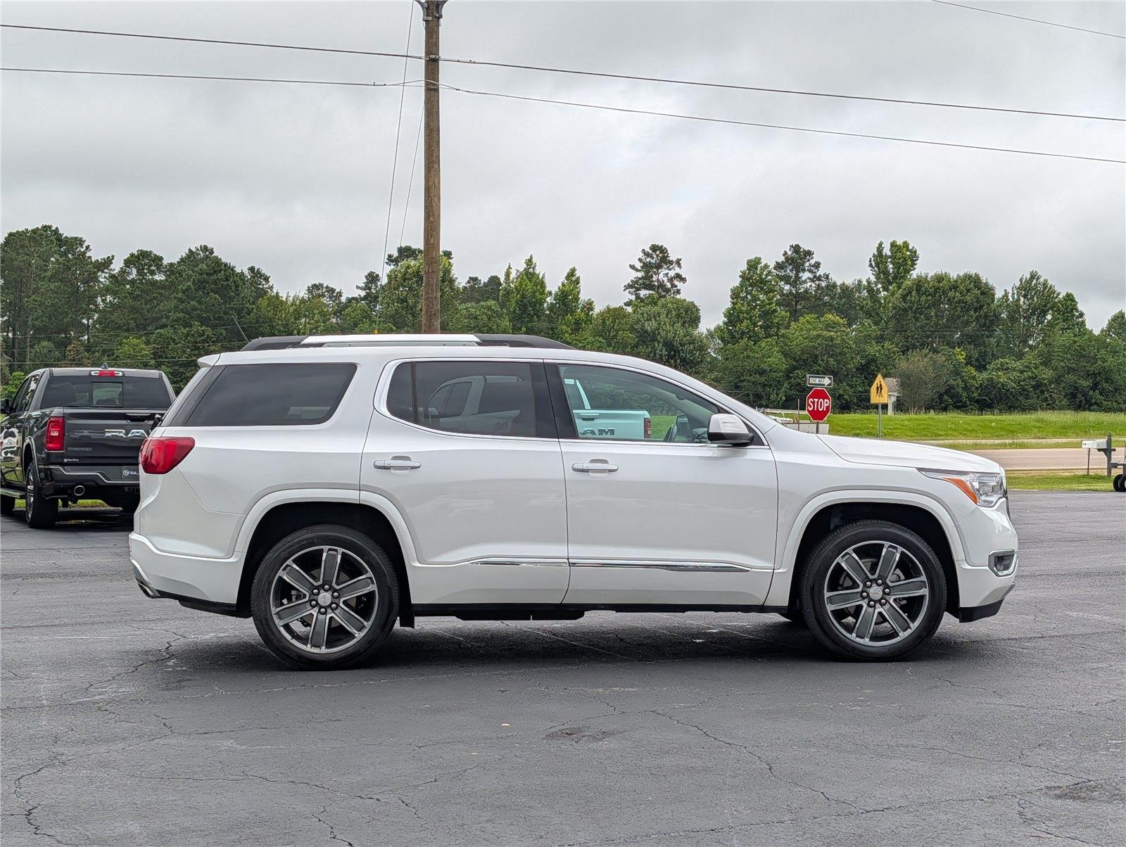 Used 2018 White Frost Tricoat GMC Denali image 6