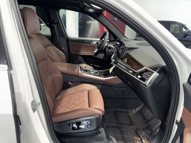 New 2026 Mineral White Metallic BMW xDrive40i image 9
