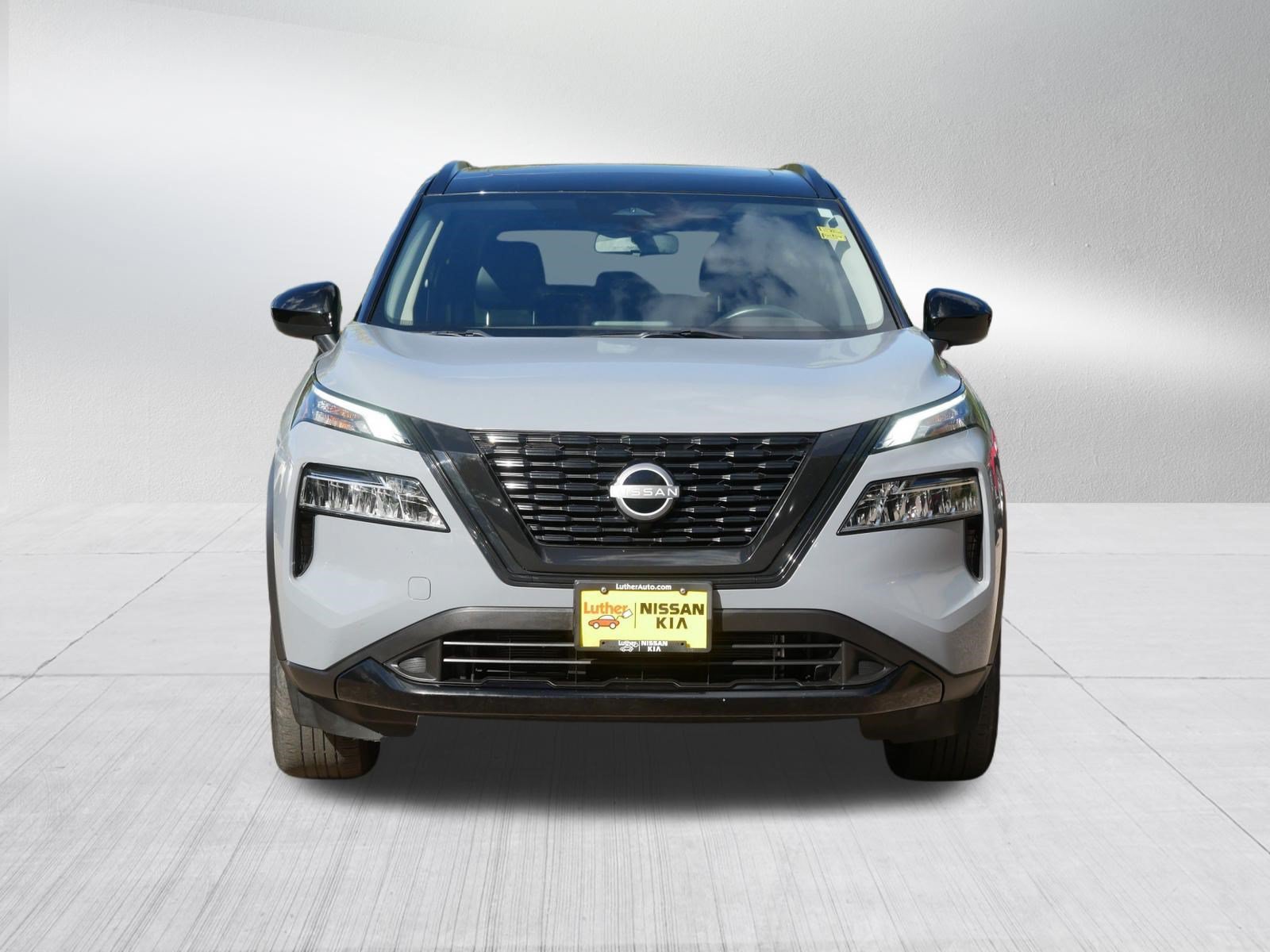 Used 2023 Boulder Gray Pearl/Super Black Nissan SV image 2