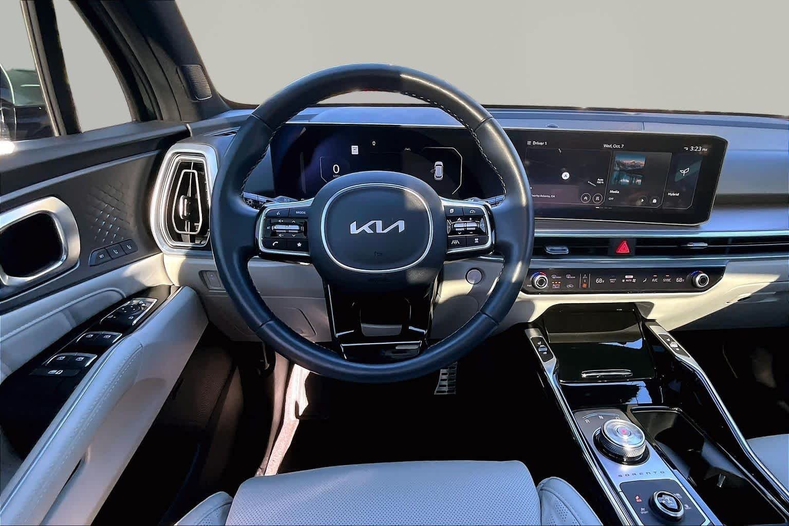 Used 2025 Cityscape Green Kia SX Prestige image 6