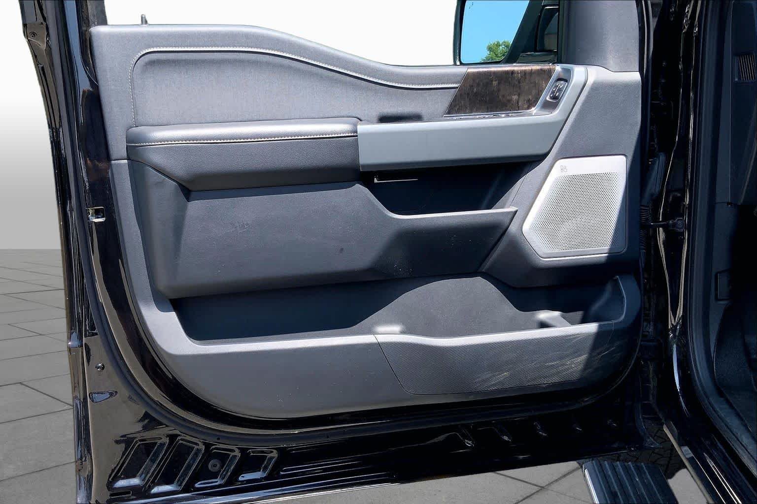 Used 2023 Agate Black Metallic Ford LARIAT image 22