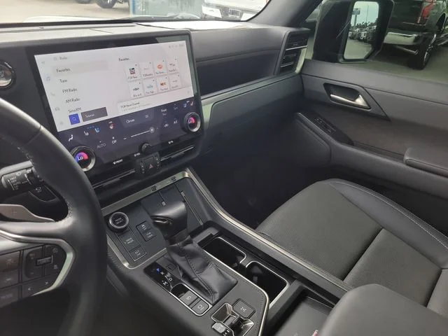 Used 2024  Lexus 550 Premium+ image 24