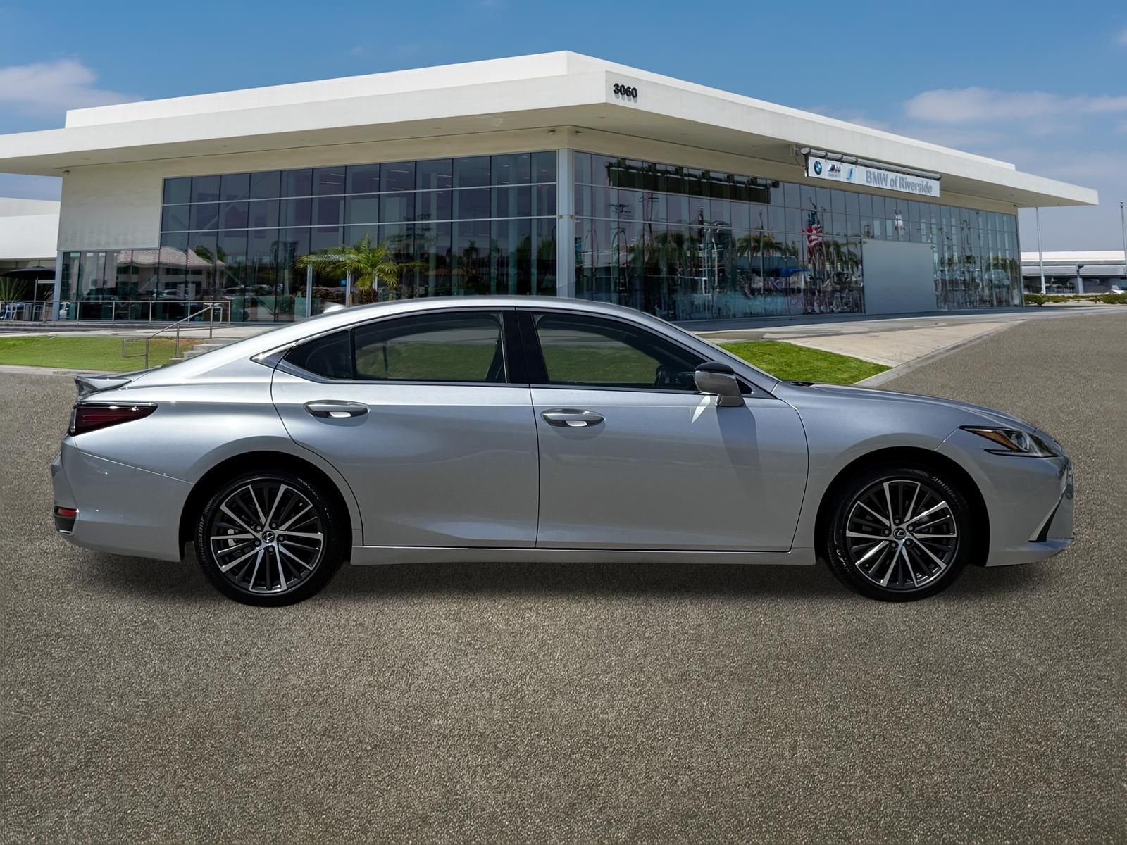 Used 2025 Silver Lexus 300h image 12
