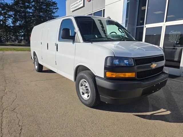 2025 Chevrolet Express 2500 Extended Work Van HD's photo