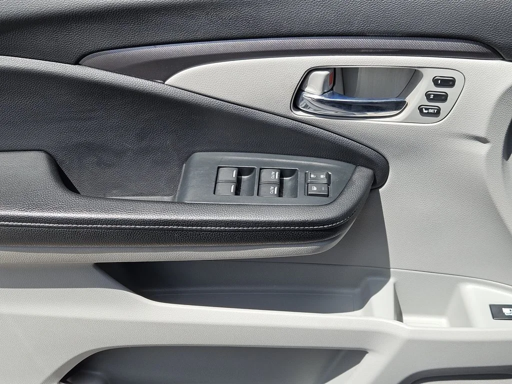 Used 2023  Honda RTL image 23