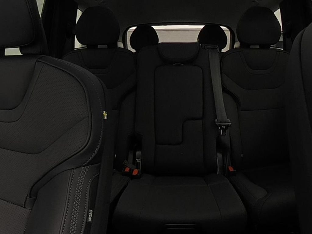 2025 Volvo EX90 Plus - Photo 30