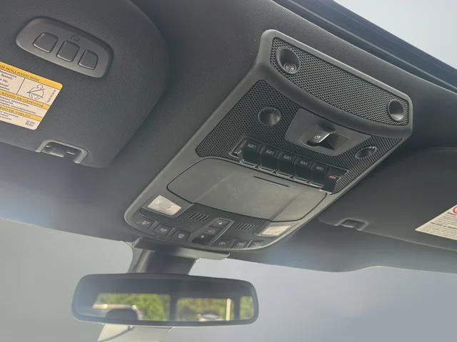 Used 2019  Ford Platinum image 34