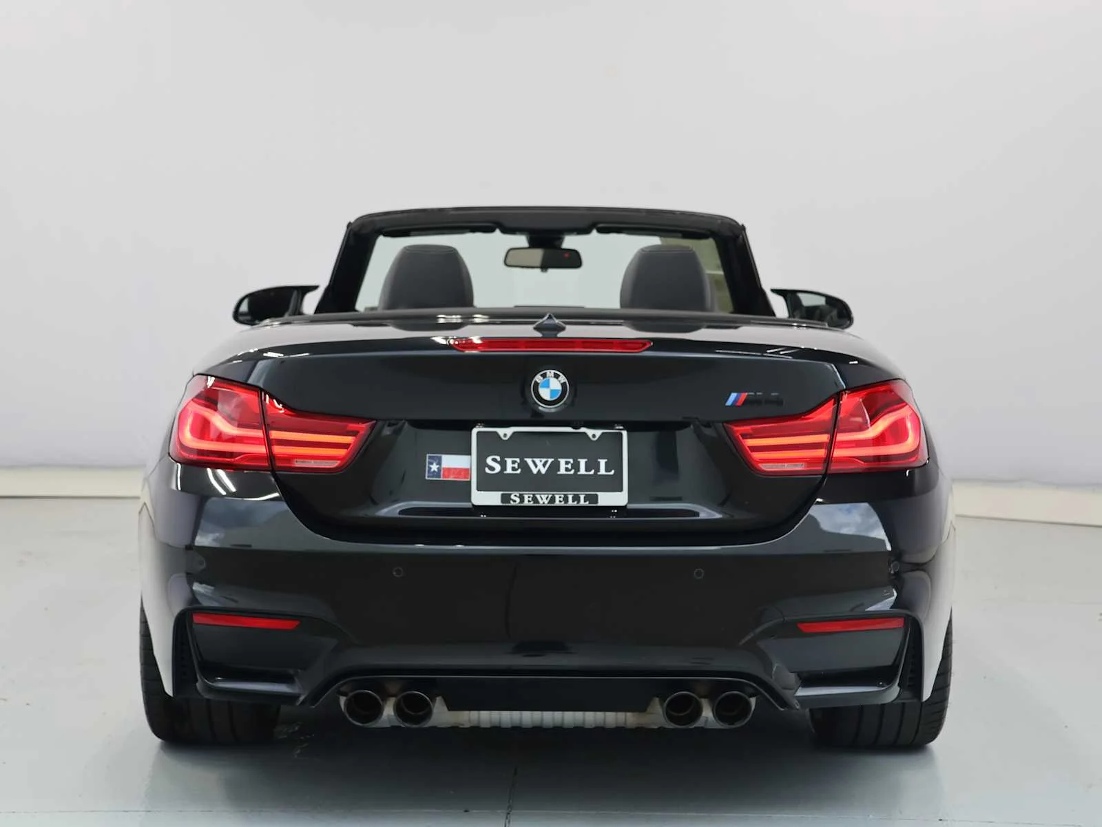 Used 2018 Black Sapphire Metallic BMW  image 9