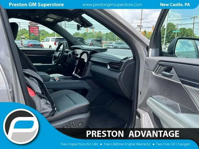 2026 GMC Acadia AT4 - Photo 8