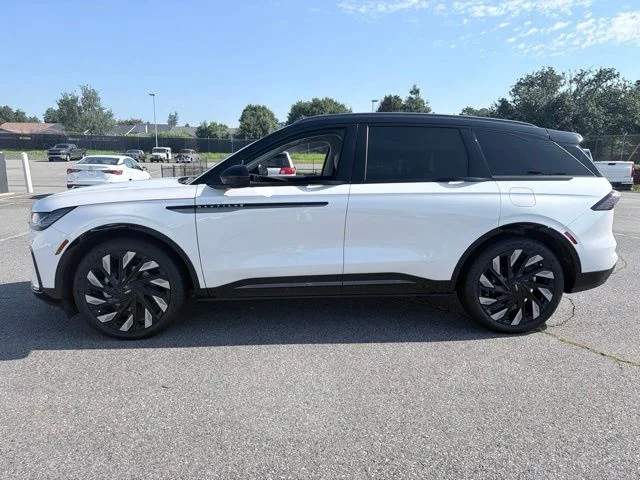 Used 2026 White Lincoln Reserve image 6