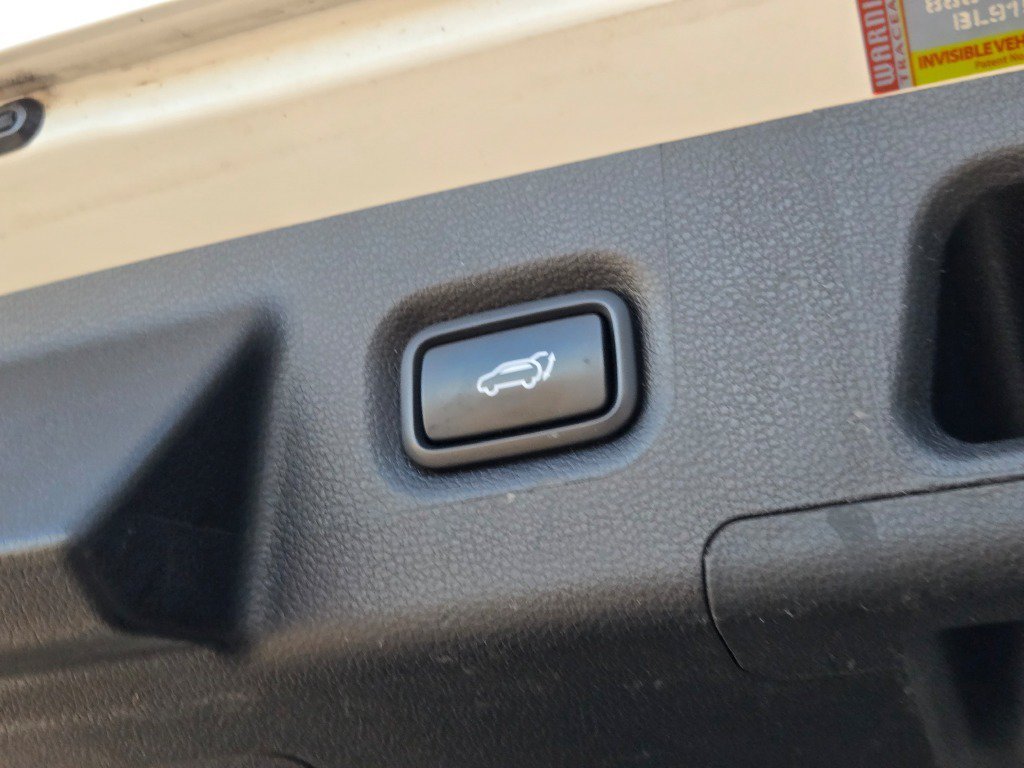 Used 2022 Quartz Hyundai Limited image 13