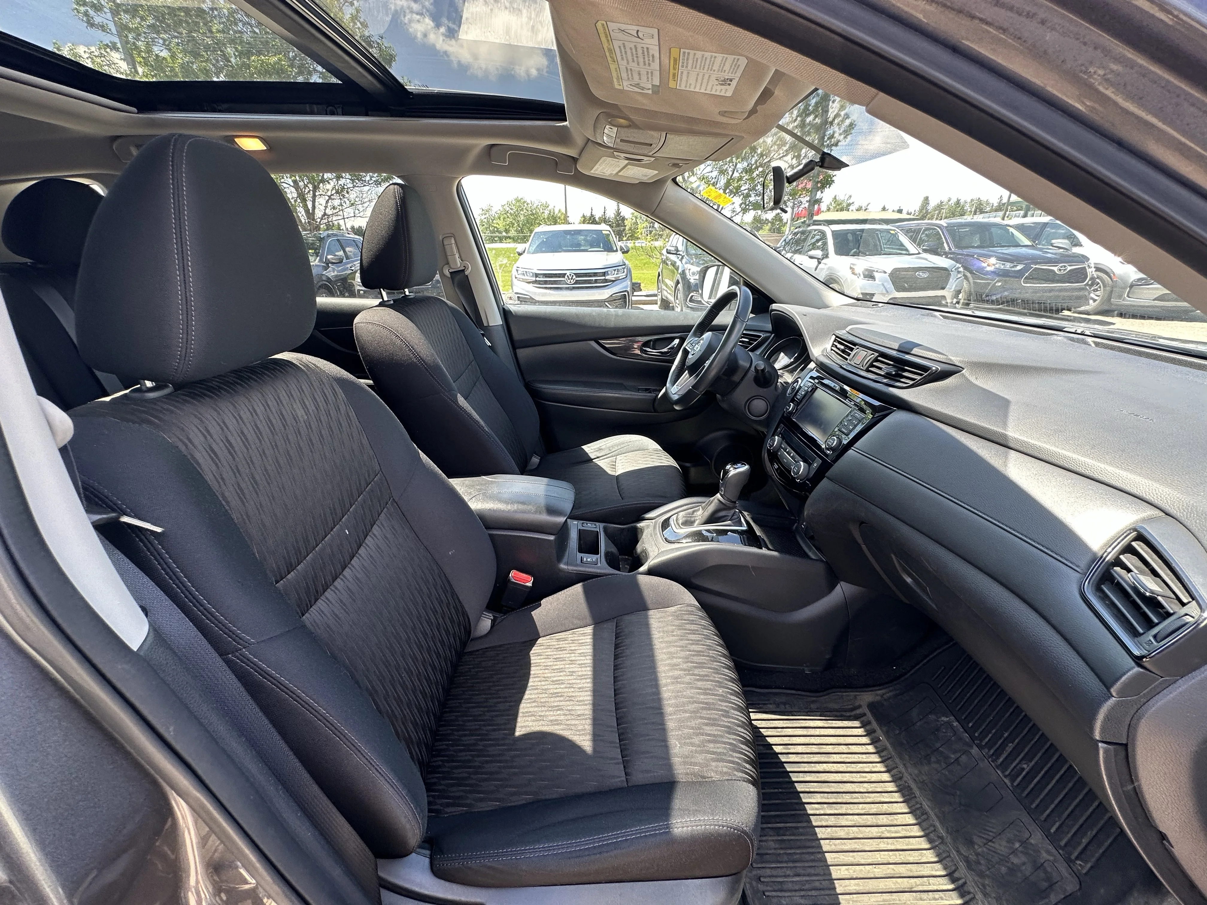 Used 2017 Gray Nissan S image 19