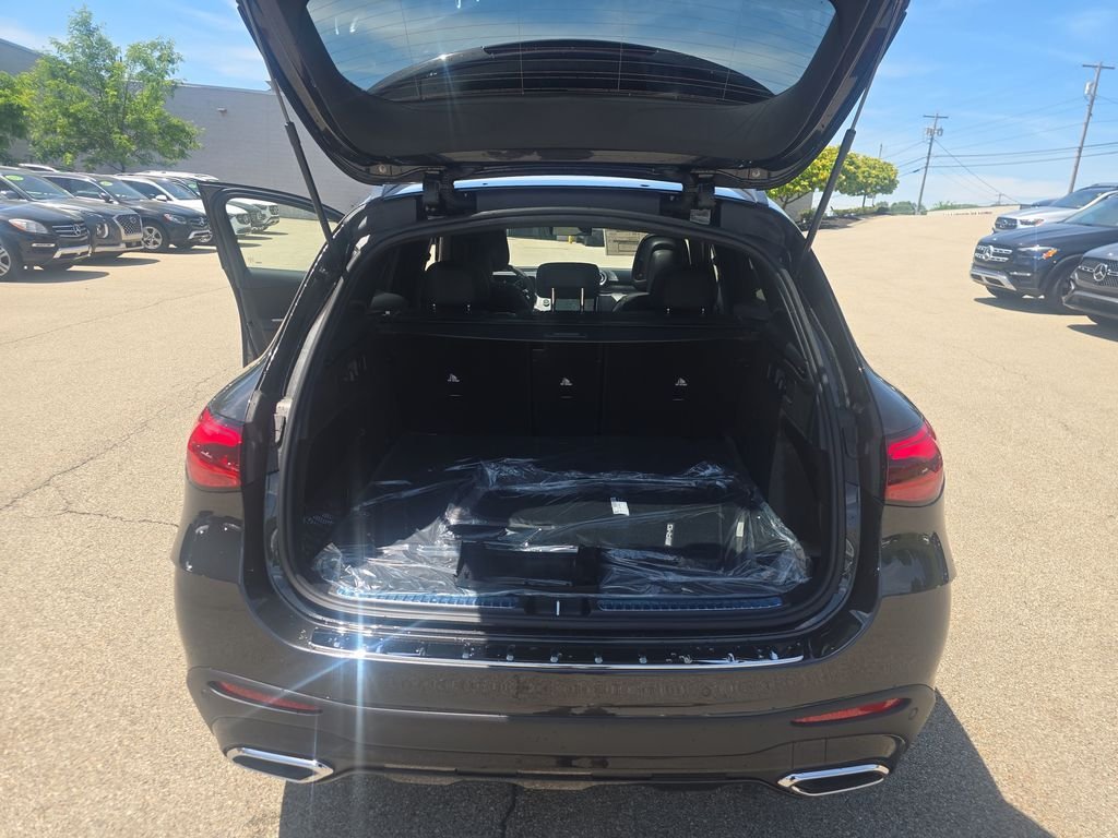 New 2026 Graphite Grey Metallic Mercedes-Benz GLC 300 image 23