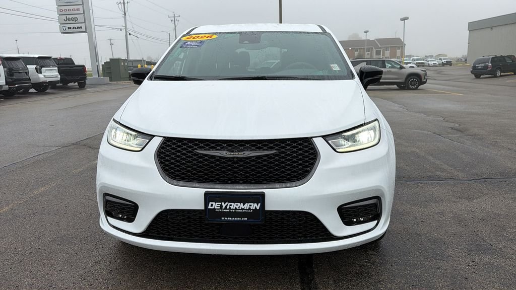 New 2026 Bright White Clear-Coat Exterior Paint Chrysler Select image 8