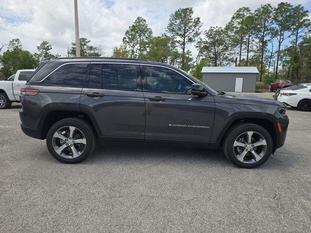 New 2026 Baltic Gray Metallic Clear-Coat Exterior Paint Jeep Limited image 3