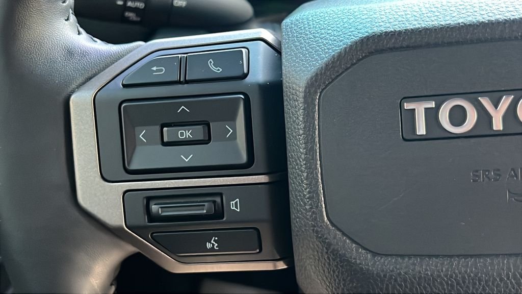 Used 2025  Toyota Base image 20