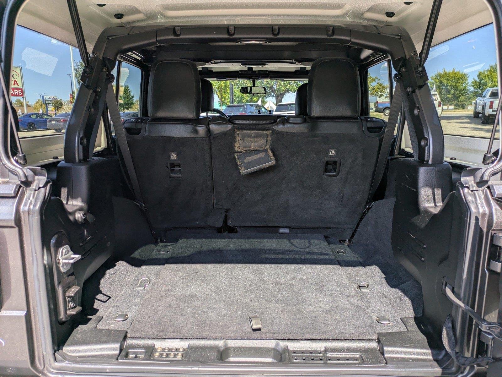 Used 2018 Granite Crystal Metallic Clearcoat Jeep Rubicon image 13