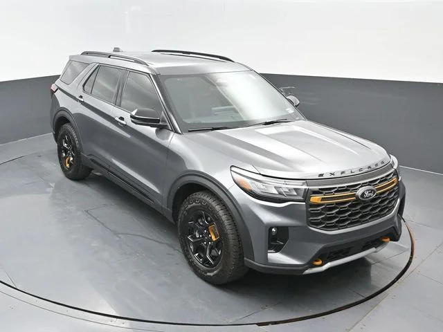 New 2026 Carbonized Gray Metallic Ford Tremor® image 20