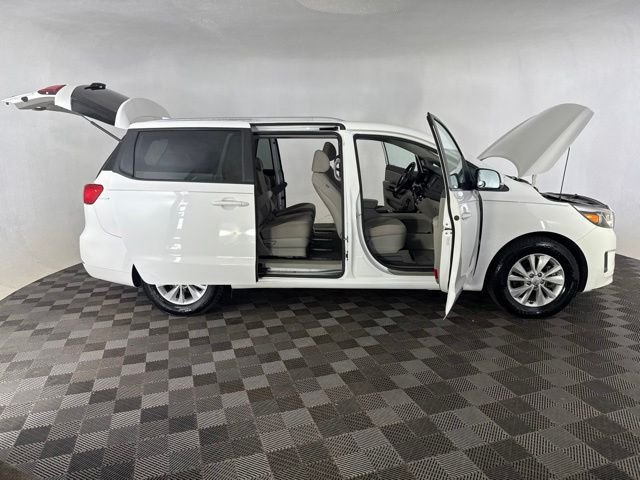 Used 2015 White Kia LX image 15