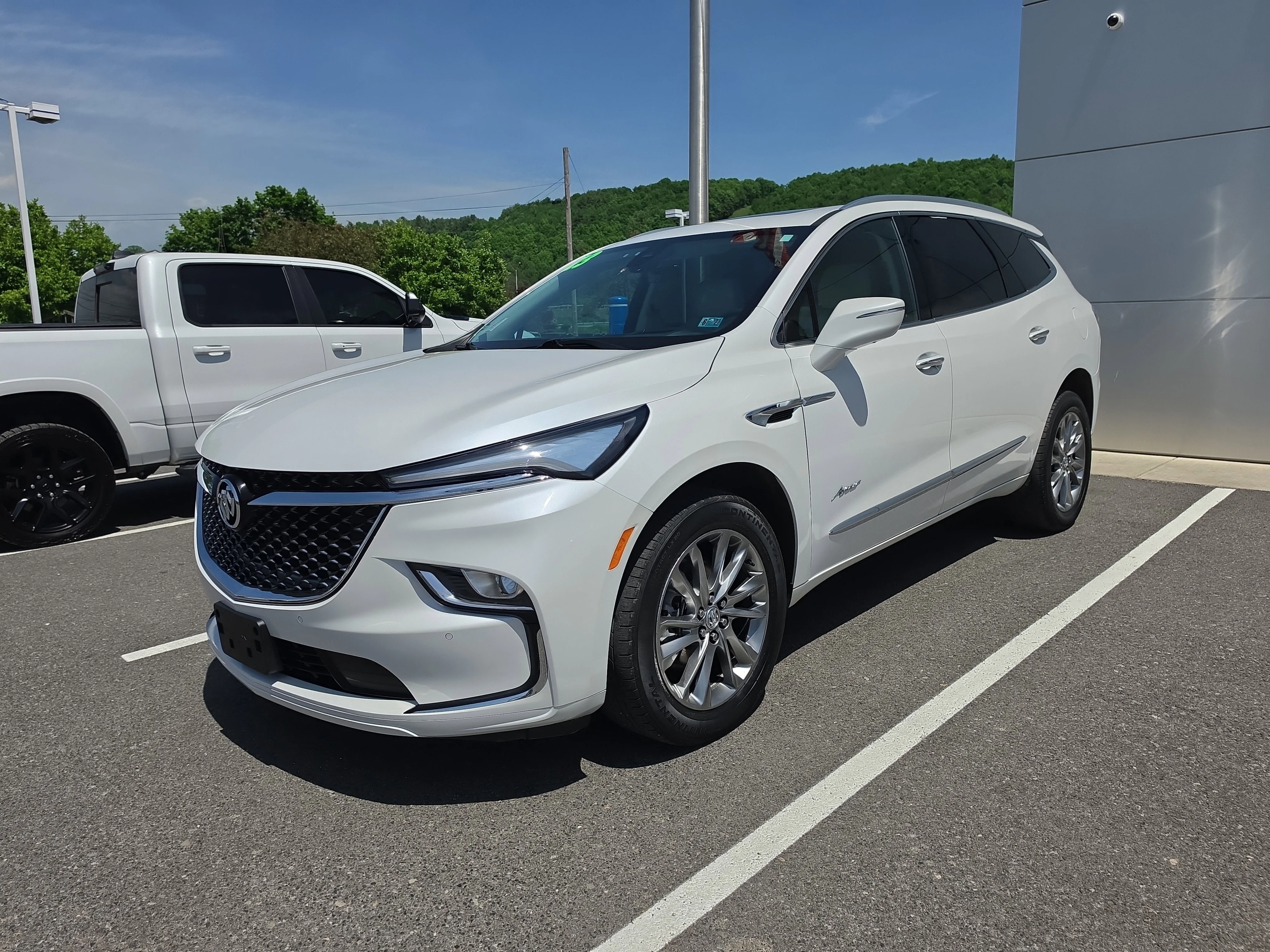 Used 2023 White Frost Tricoat Buick Avenir image 8