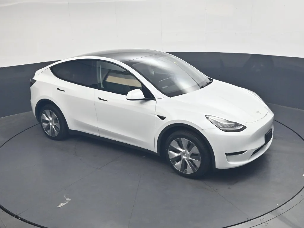 Used 2022  Tesla Long Range image 15