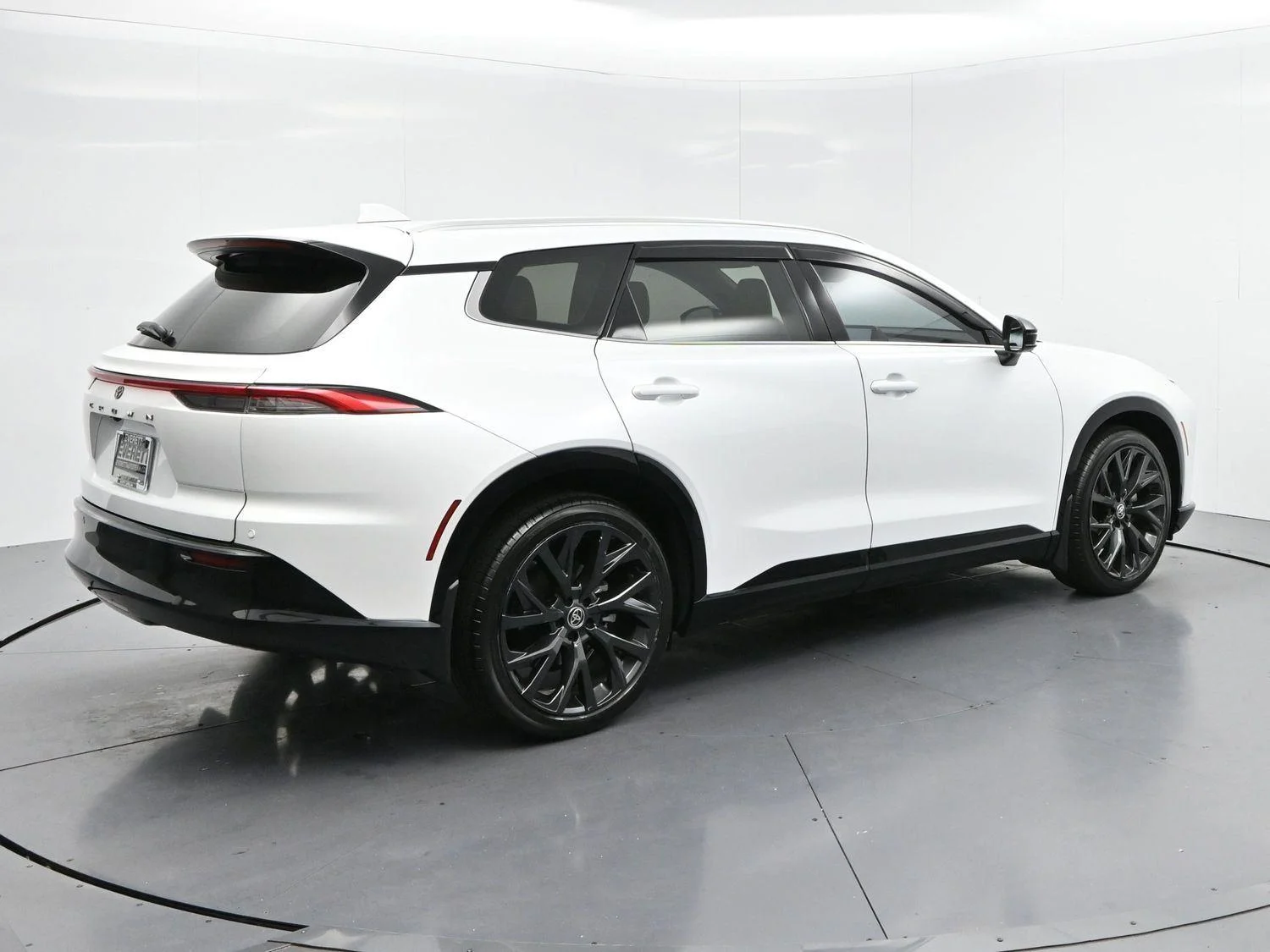 Used 2025  Toyota XLE image 7