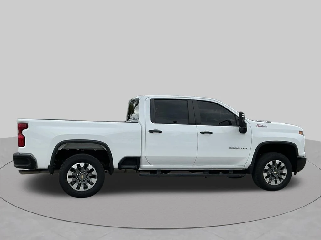 Used 2024 White Chevrolet Custom image 10