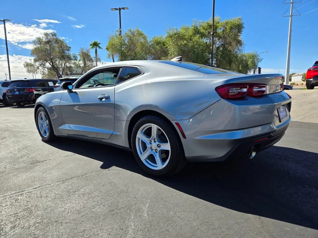 Used 2023 SHARKSKIN METALLIC Chevrolet 2LT image 4