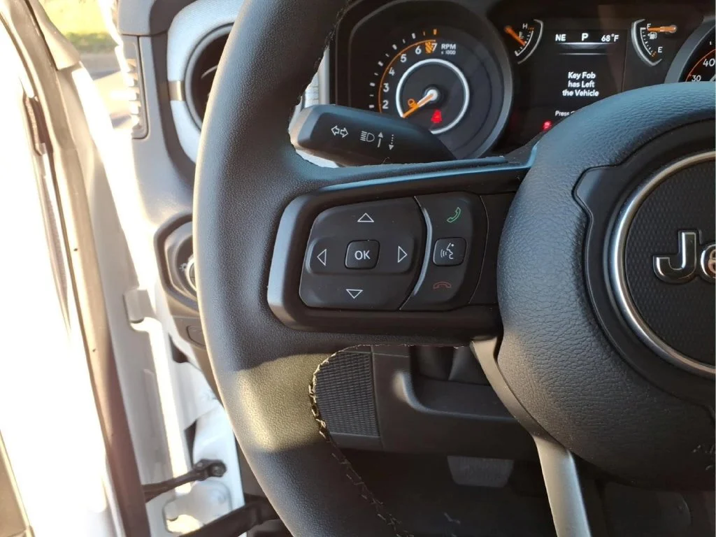 Used 2025 White Jeep Sport S image 22