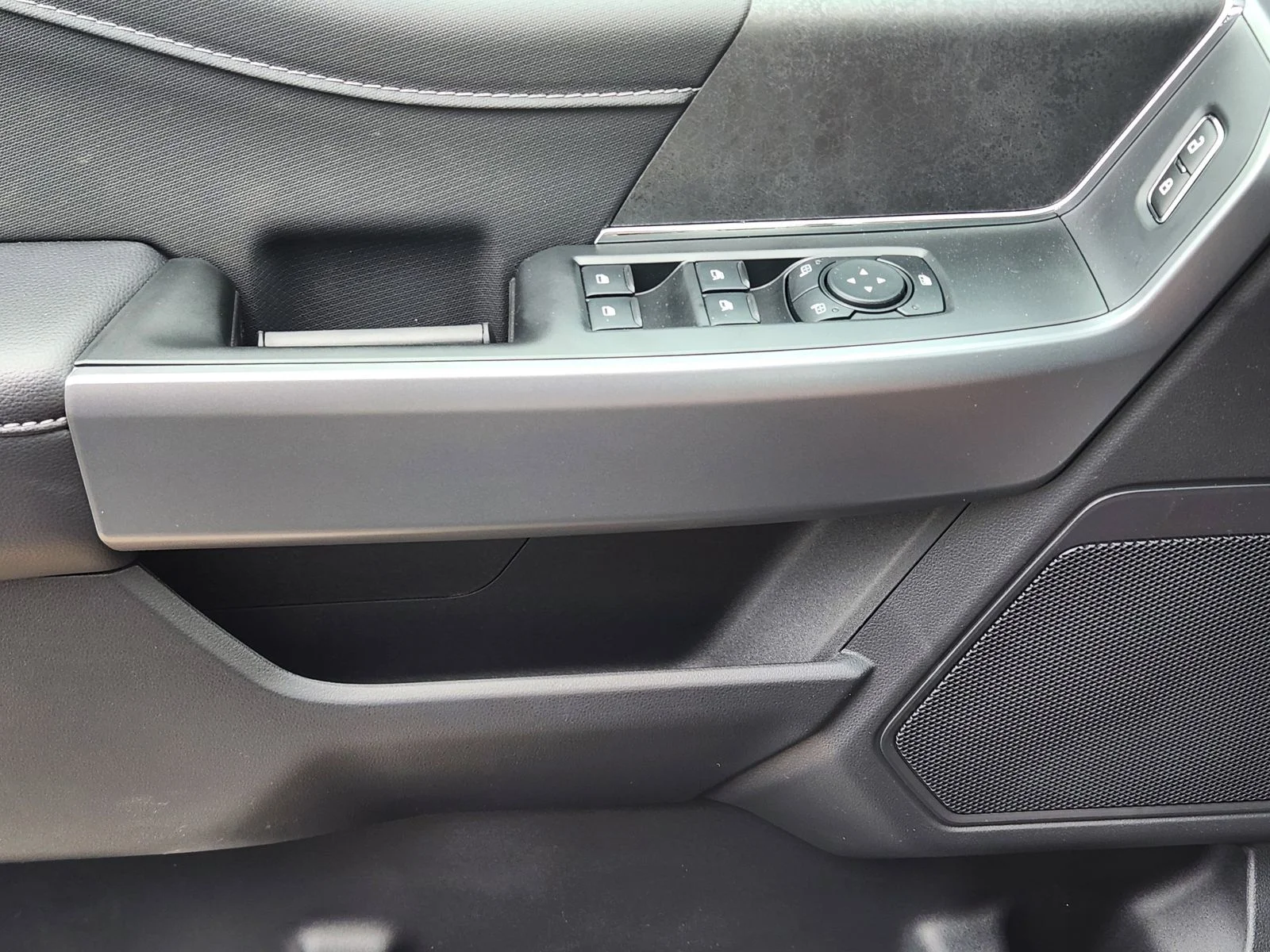 New 2026 Carbonized Gray Metallic Ford XLT image 17