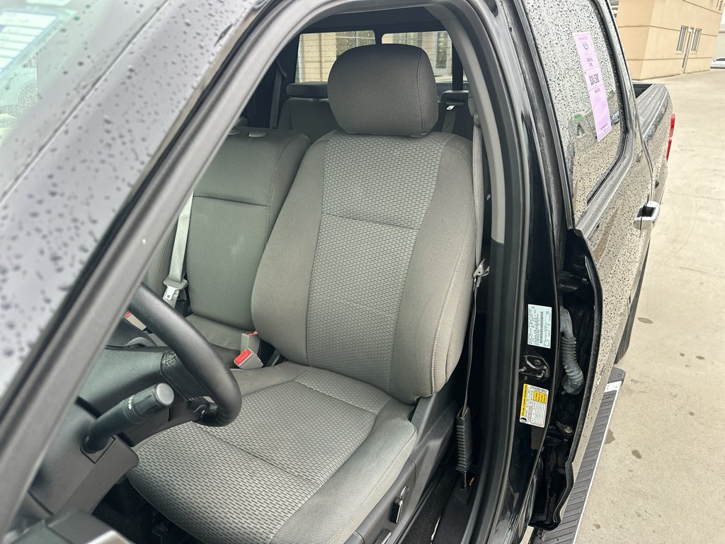 Used 2018 Shadow Black Ford XLT image 29