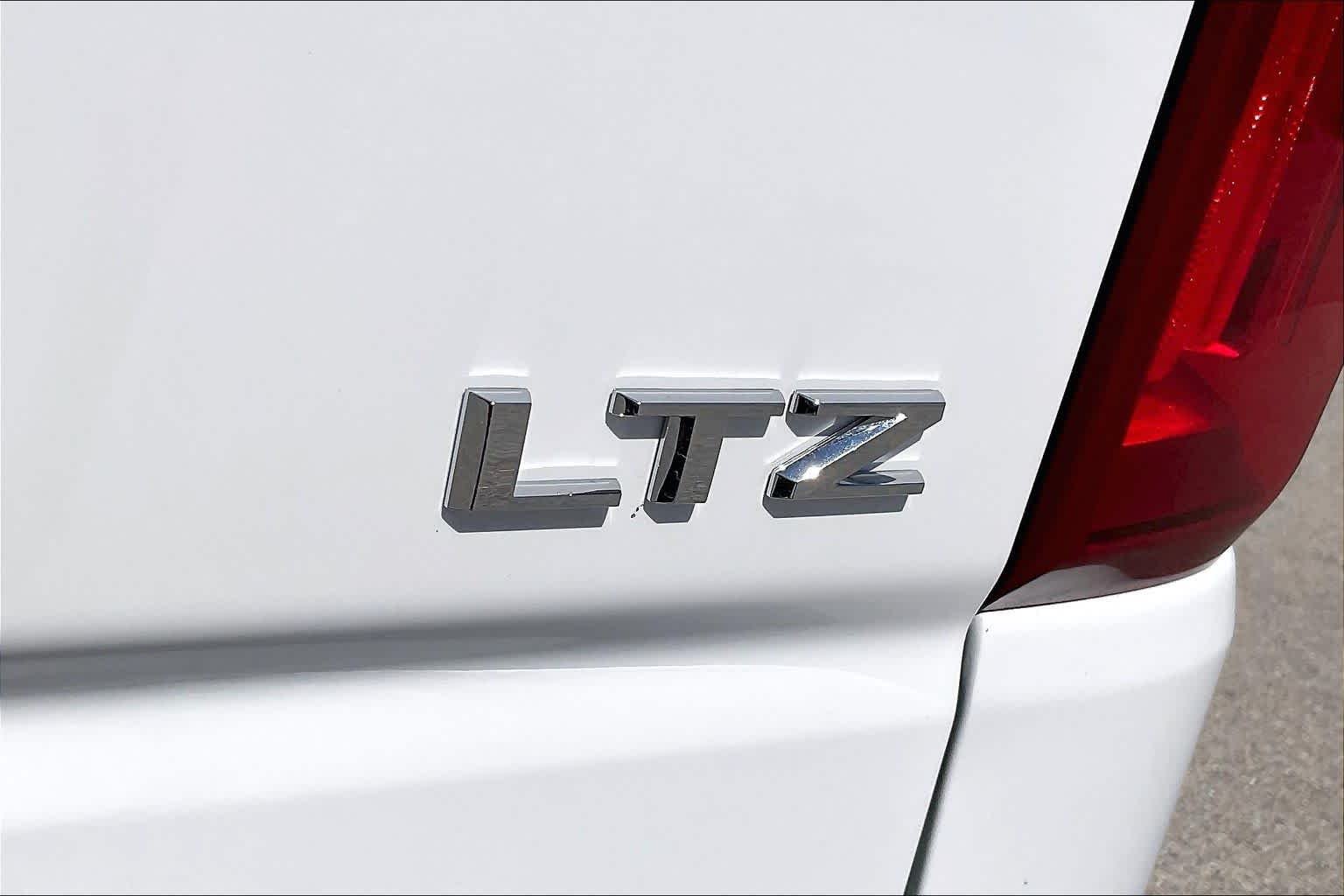 Used 2025 Summit White Chevrolet LTZ image 10