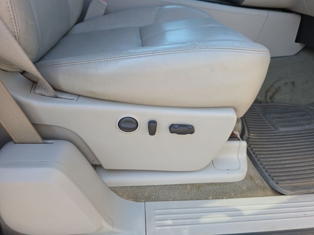 Used 2011 Silver GMC SLT image 33